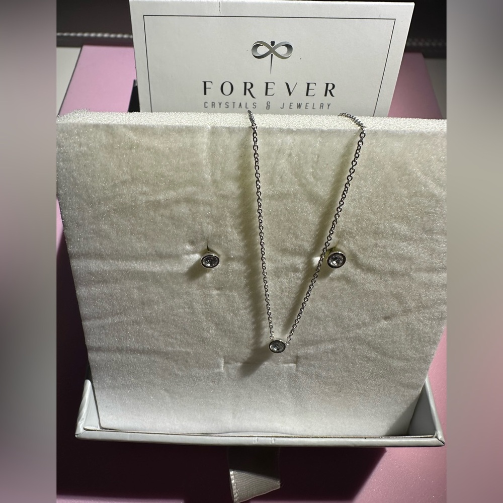 💎 Forever Crystals:(small set): Elegant Silver Necklace and Earring Set (USED)